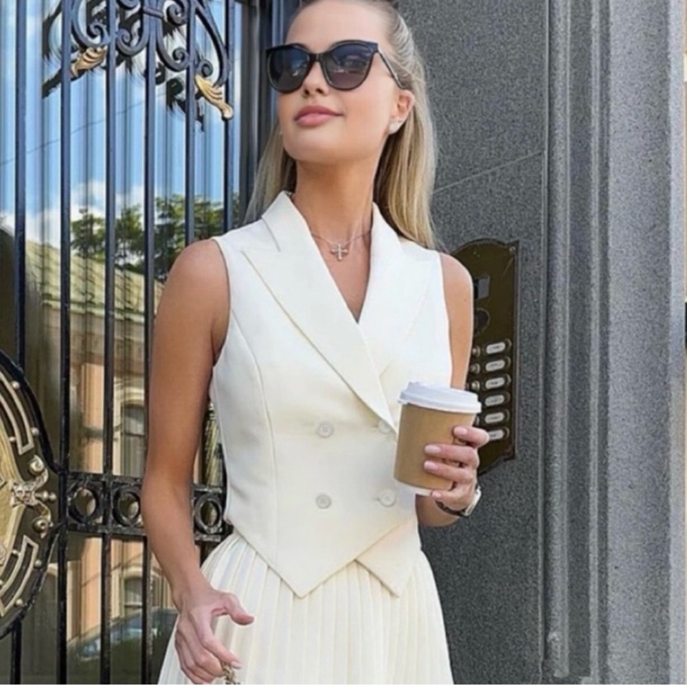 NWT Commense Cream Cropped Vest Top Small